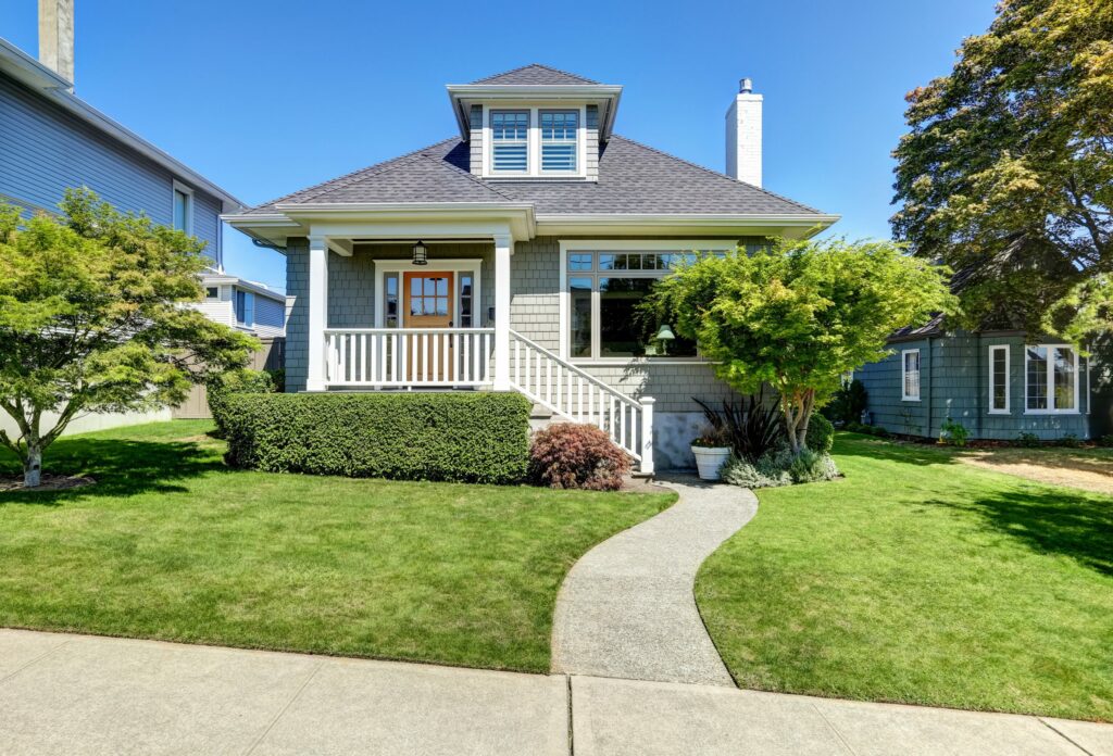 Single-family American craftsman house exterior. FHA Loans page header image Single-family American craftsman house exterior. FHA Loans page header image